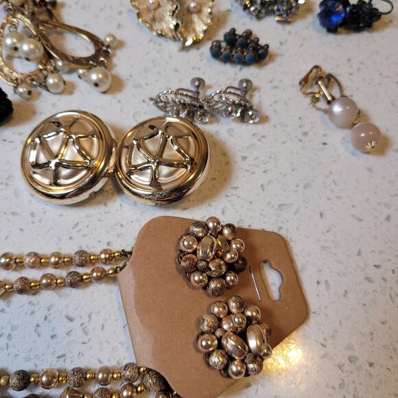 Vintage Costume Clip On Earrings Lot 26 Pairs 1 Necklace - Picture 7 of 7